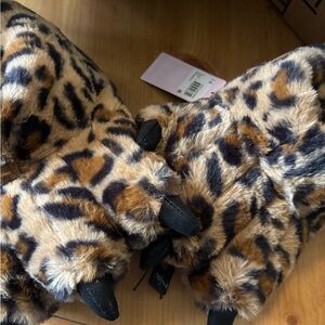 Leopard Print Furry Claw Slippers